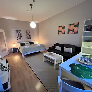 apartment-boardinghouse-berlin-friedrichshain-kreuzberg.find-berlin-hotels.com/